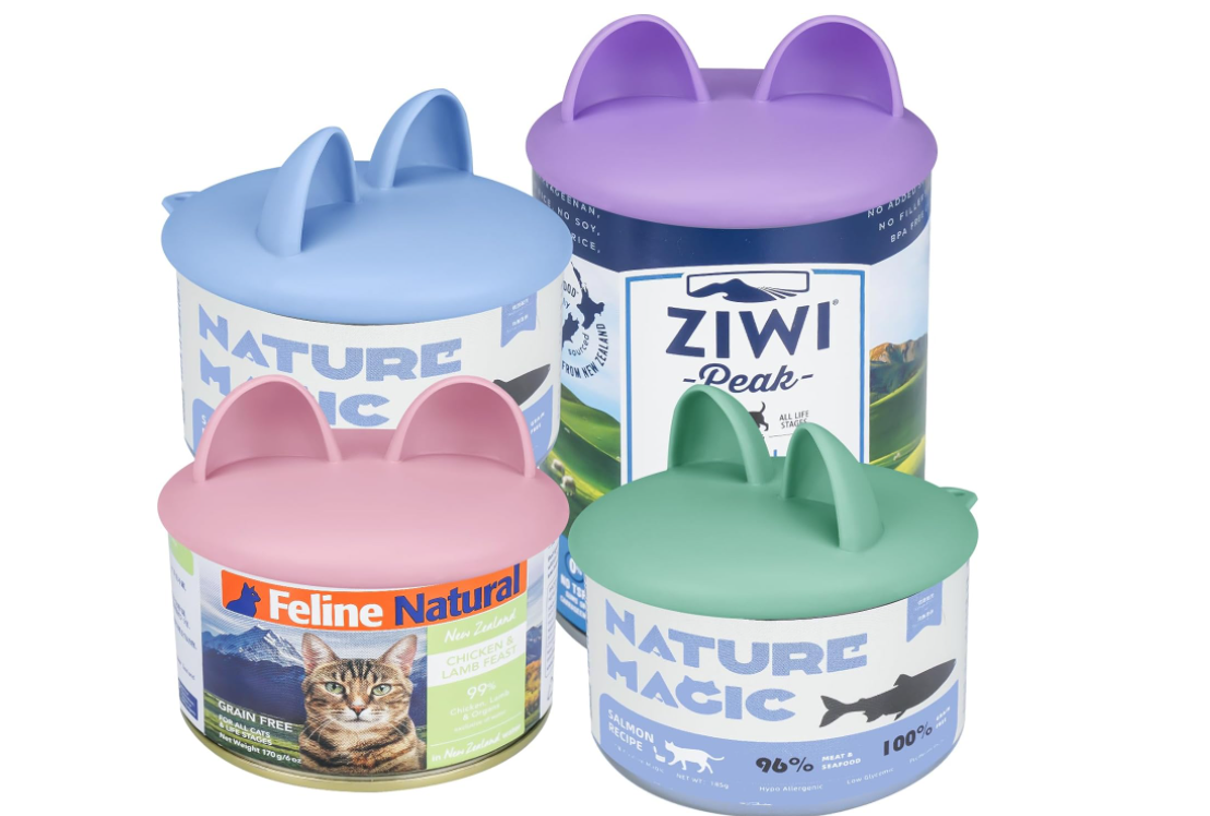 ZooZoo 可重复使用宠物食品罐盖套装，100%食品级硅胶，无BPA，可洗碗机，可爱猫耳设计，通用1适用于3种标准尺寸，猫狗食品罐盖，保鲜密封，4个装